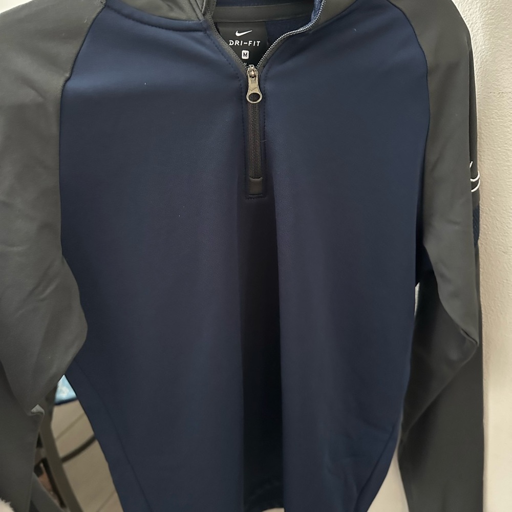 Boys Nike long sleeve worn once , excellent condition fleece inside lining
